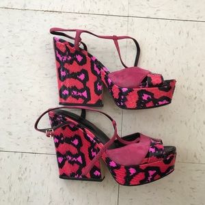Sergio Rossi Pink Leopard Print Snakeskin Platform TStrap Heels Size 10